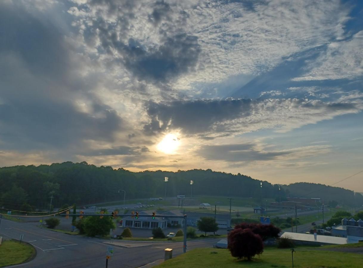Knob Hill Motor Lodge Hillsville Esterno foto