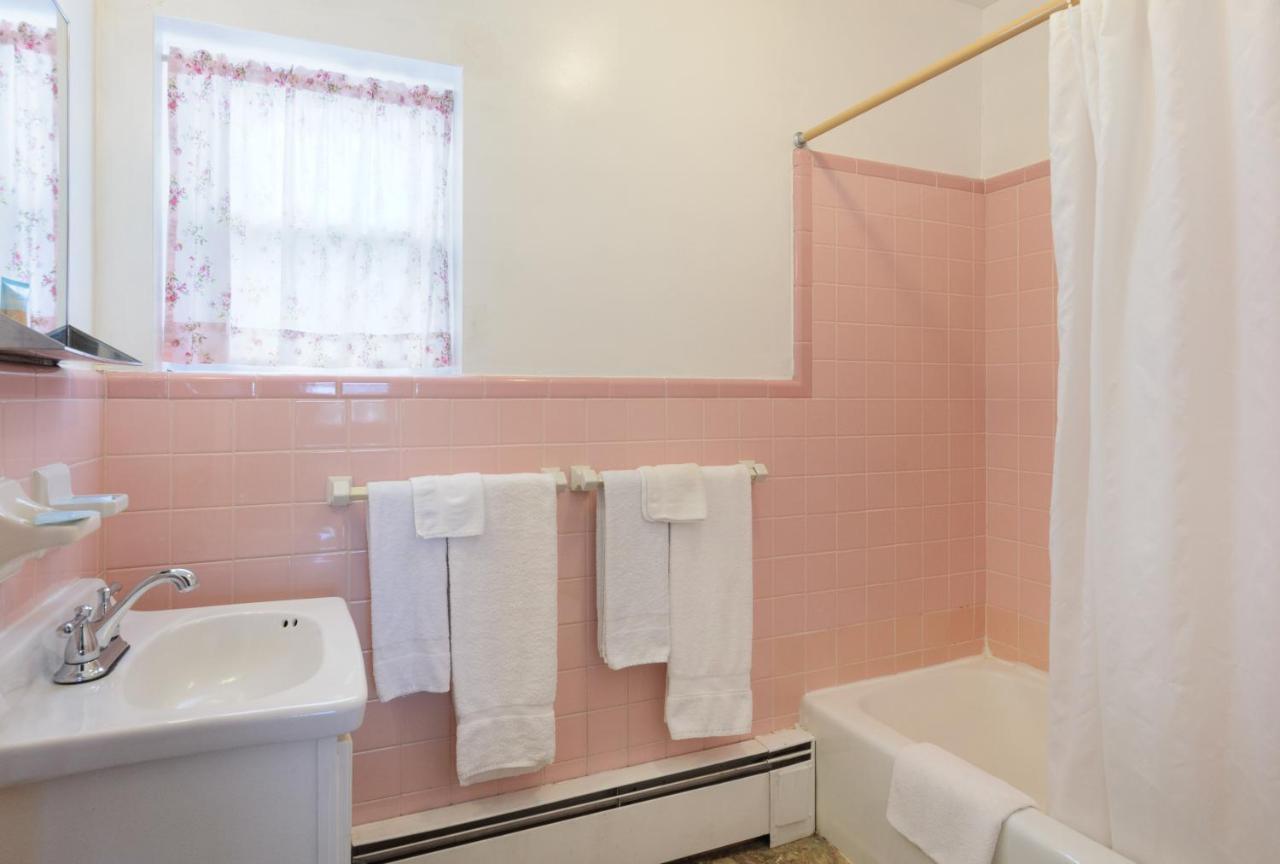 Knob Hill Motor Lodge Hillsville Esterno foto