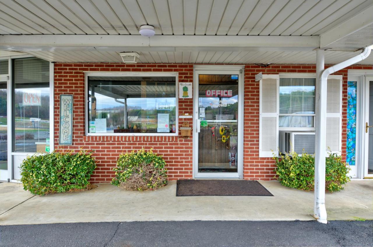 Knob Hill Motor Lodge Hillsville Esterno foto