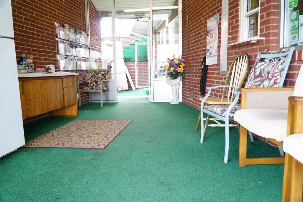 Knob Hill Motor Lodge Hillsville Esterno foto